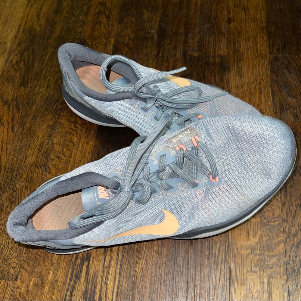 Women’s nikes size 11
